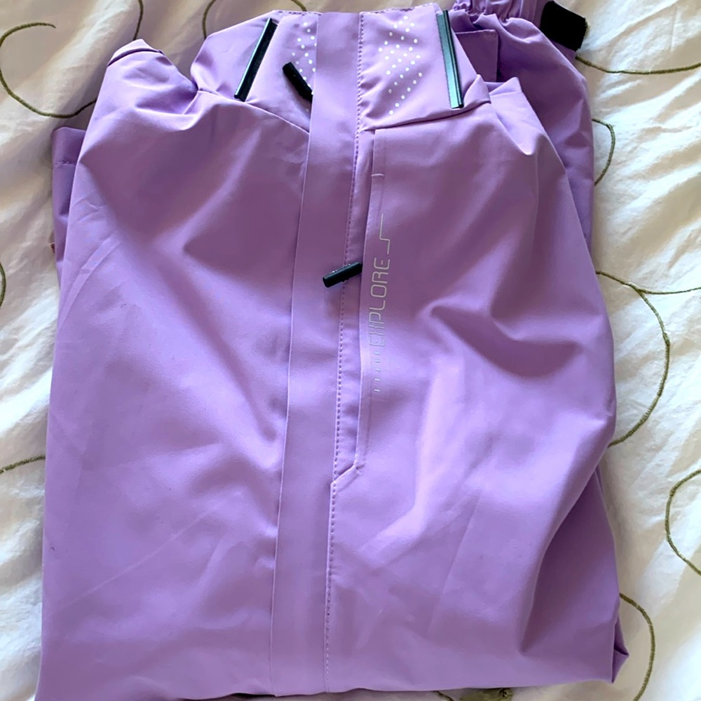 breathable windbreaker w/ removable & adjustable hood. A tiny stain near pocket.